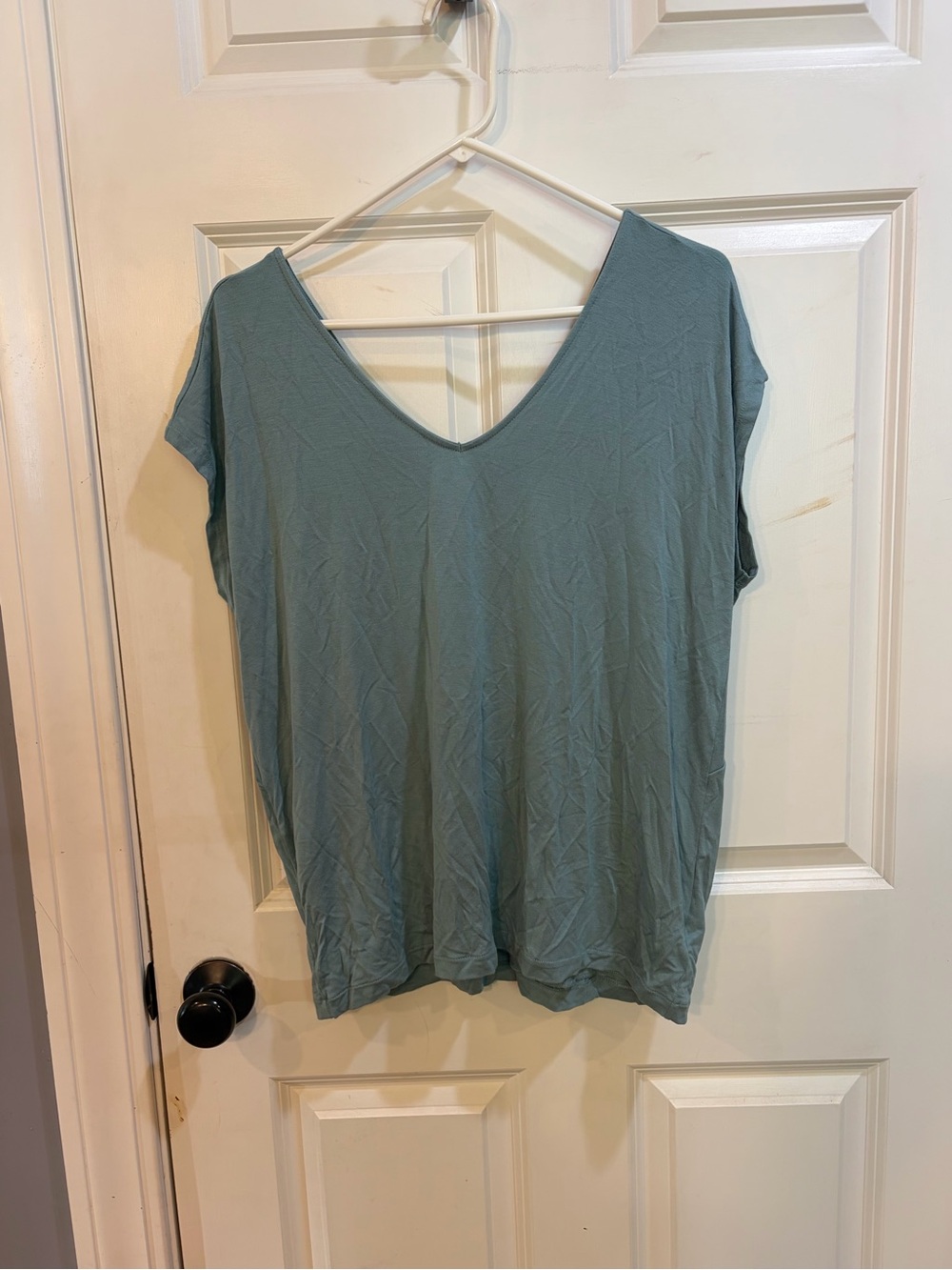 NWT Tahari Everyday V-Neck Drop Shoulder Top